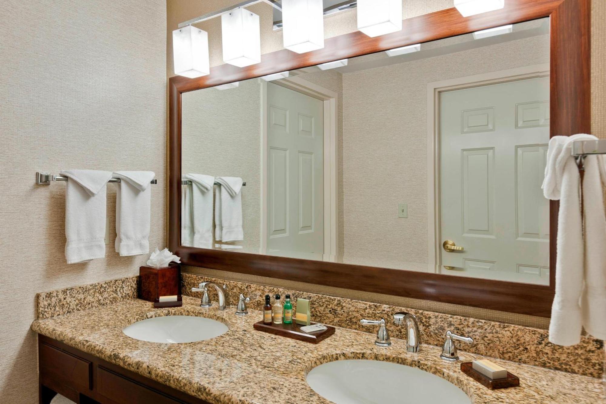 Chicago Marriott Midway Hotel Bedford Park Exterior photo