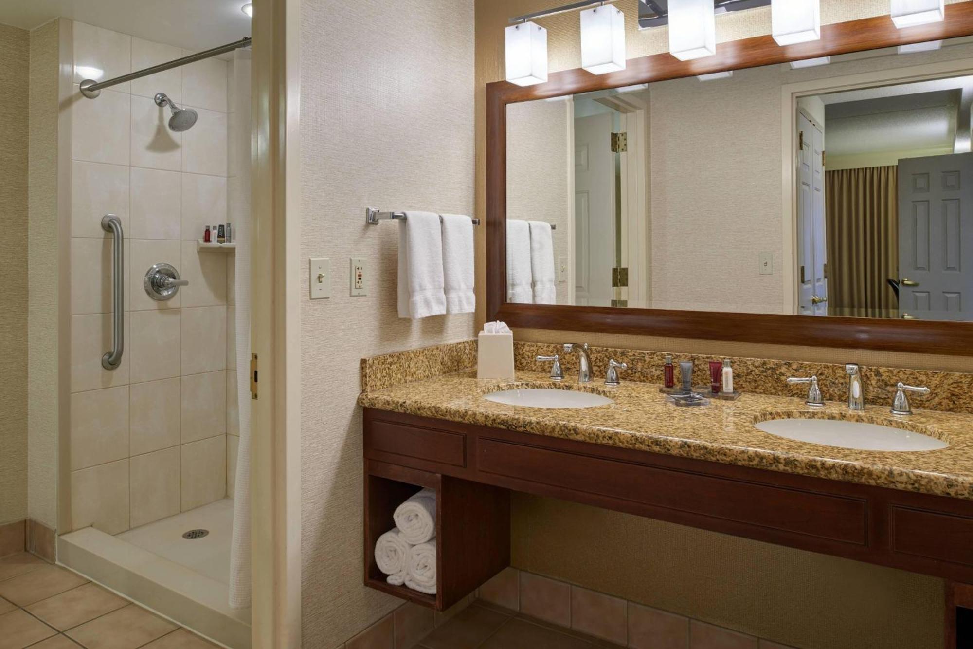Chicago Marriott Midway Hotel Bedford Park Exterior photo