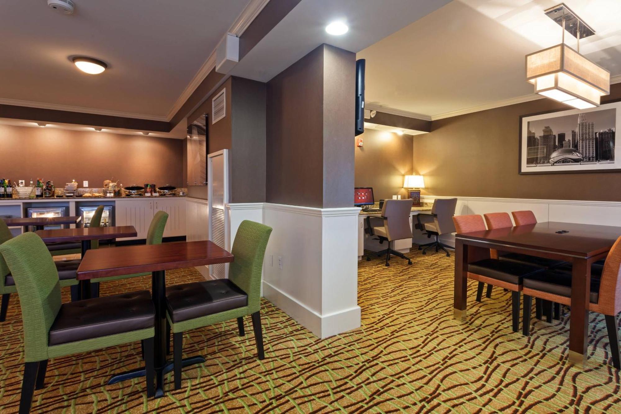 Chicago Marriott Midway Hotel Bedford Park Exterior photo